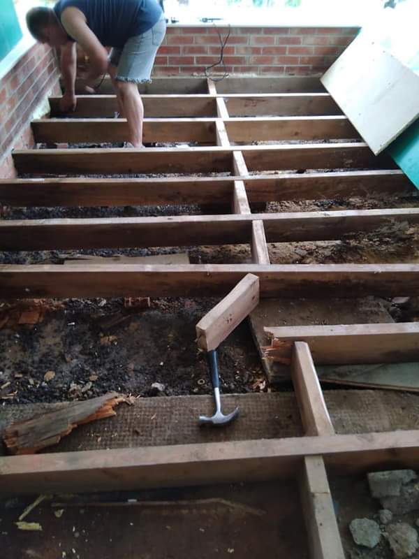 SMurphyMakes72's tweet photo. No wonder the floor dipped. 4 rotted floor joists in the Conservatory. Another job ticked off the list https://t.co/DPdRgtgdYy