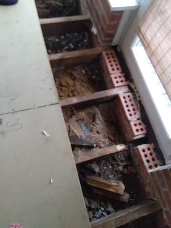 SMurphyMakes72's tweet photo. No wonder the floor dipped. 4 rotted floor joists in the Conservatory. Another job ticked off the list https://t.co/DPdRgtgdYy