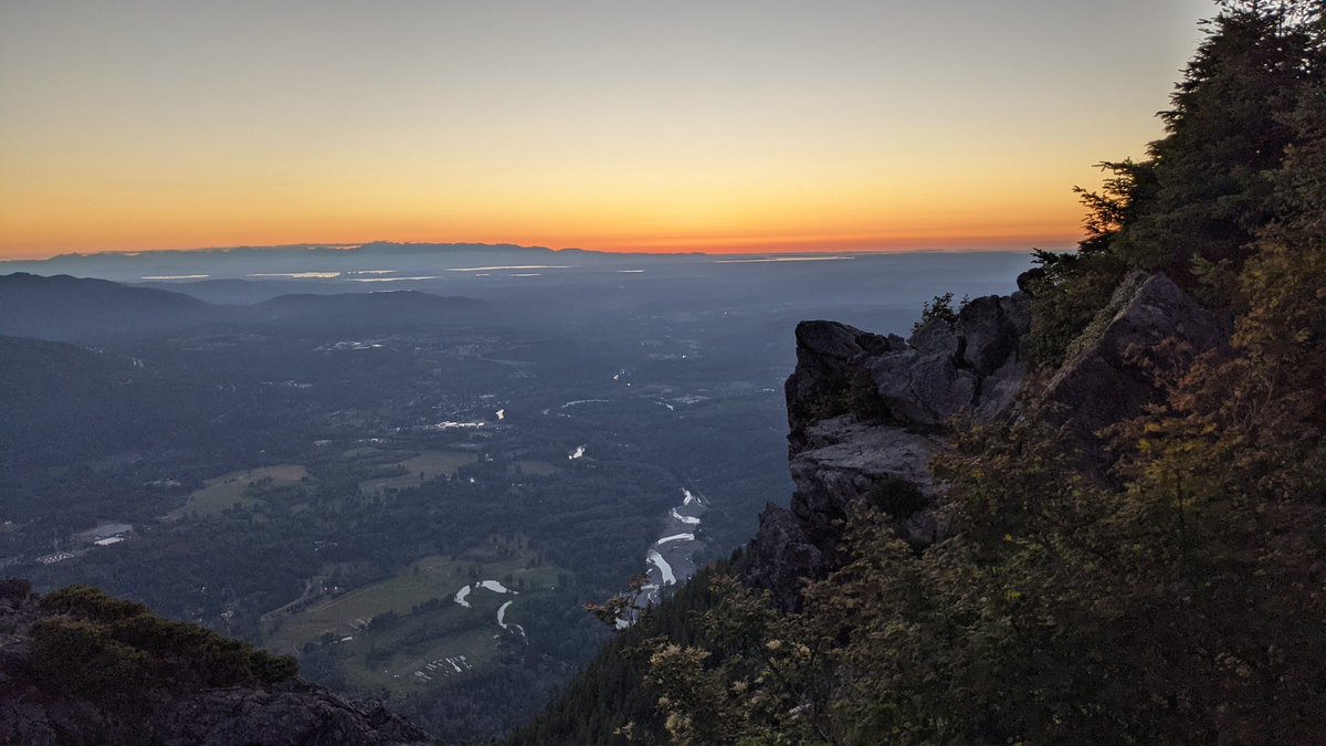 GoProFun's tweet photo. An evening with Lads the Elder and Younger, checking out the sunset from a spectacular vantage...Mt. Si, in North Bend #BigWA.
More to come!
#BreakingImpossible https://t.co/cUUHrw53rG