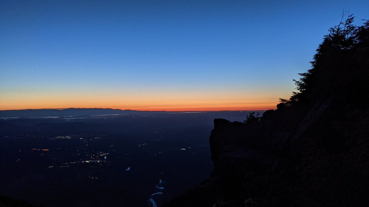 GoProFun's tweet photo. An evening with Lads the Elder and Younger, checking out the sunset from a spectacular vantage...Mt. Si, in North Bend #BigWA.
More to come!
#BreakingImpossible https://t.co/cUUHrw53rG