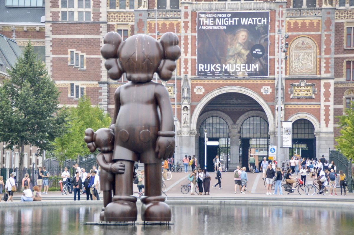 modacitylife's tweet photo. “Good Intentions” by American artist KAWS towers over Museumplein as part of Amsterdam’s sculpture biennale @artzuid. https://t.co/P1RAJaJZPQ