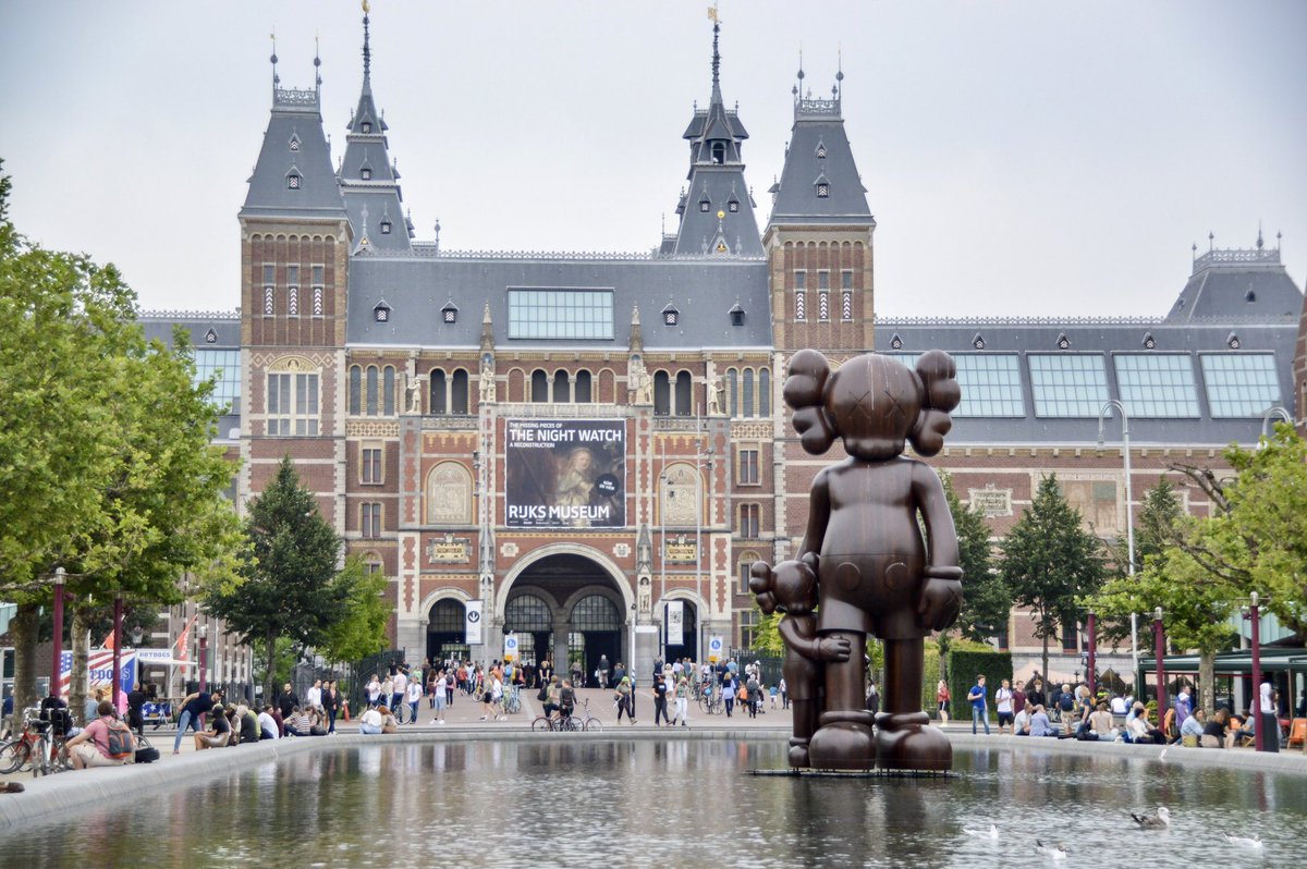 modacitylife's tweet photo. “Good Intentions” by American artist KAWS towers over Museumplein as part of Amsterdam’s sculpture biennale @artzuid. https://t.co/P1RAJaJZPQ