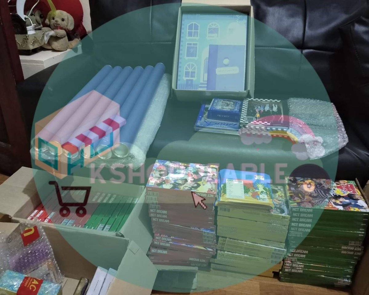 KShoppeablePH's tweet photo. #KShoppeableUpdates
These are the items that included inside the box that arrived earlier. There are items that are still not here yet because our consol put items that supposed to be for another box. Please see the thread to know what albums were not included in this box. https://t.co/AP3YonlC8z