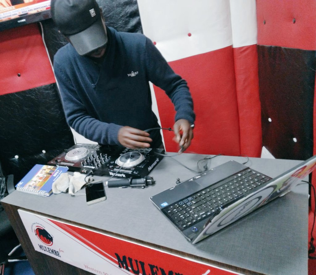 djwadeq's tweet photo. @BigshipSounds @kivaki254 @GudrunDieckmann @Oyugi06 @bephyne @hypemanpaul @DjTrixSoulJah @DJTASMANIA1 @__kev0 @Reggaewailer @joellytottila @SonOfMombasa @JohnMaJohn1 @Stevemulwa9 @swabry045 @NorahSosi @EveKoi2 @WabzDJ @wabz_Hype @Dortah3 @doterodeh_mpres @EstherN11619763 @MsupaAggie Wacha ni malizane na Hii Reggae Junction hapa kwa Radio.
Then nipite nahio mixtape! https://t.co/g6mHOkJpqc