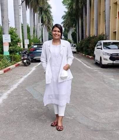 Indian__doctor's tweet image. Dr Mukti Agnihotri
Batch 2015
#LLRM Medical College, #Meerut
Died due to #cardiogenic #shock

Naman 😭🙏 
#RIP
#medtwitter