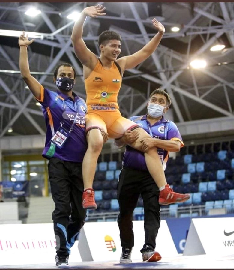 आपला माणुस (झेले आण्णा)🇮🇳 (@ah0yevqw7a6af0f) on Twitter photo Congratulations to Wrestler #PriyaMalik for winning the GOLD medal,,
<a href="/sanjaykumthek10/">गुजराती जुमलेबाज ..😛😛</a>
<a href="/sudeshrk21/">सुदेश🔥</a>
@bhiku_07
<a href="/MARATHIKUNAL/">Kunal Marathi</a> Congratulations to Wrestler #PriyaMalik for winning the GOLD medal,,
<a href="/sanjaykumthek10/">गुजराती जुमलेबाज ..😛😛</a>
<a href="/sudeshrk21/">सुदेश🔥</a>
@bhiku_07
<a href="/MARATHIKUNAL/">Kunal Marathi</a>