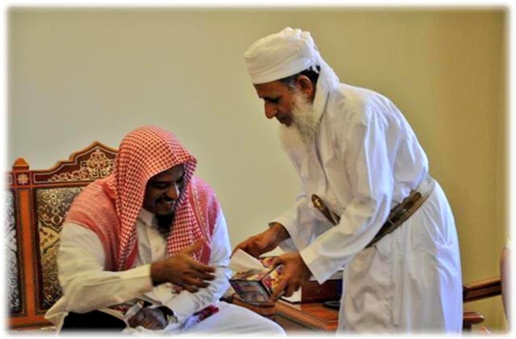 أخلاقك؛ هي من تجذب الناس إليك 
وإن كانوا لا يعرفونك!💗

#الشيخ_احمد_الخليلي