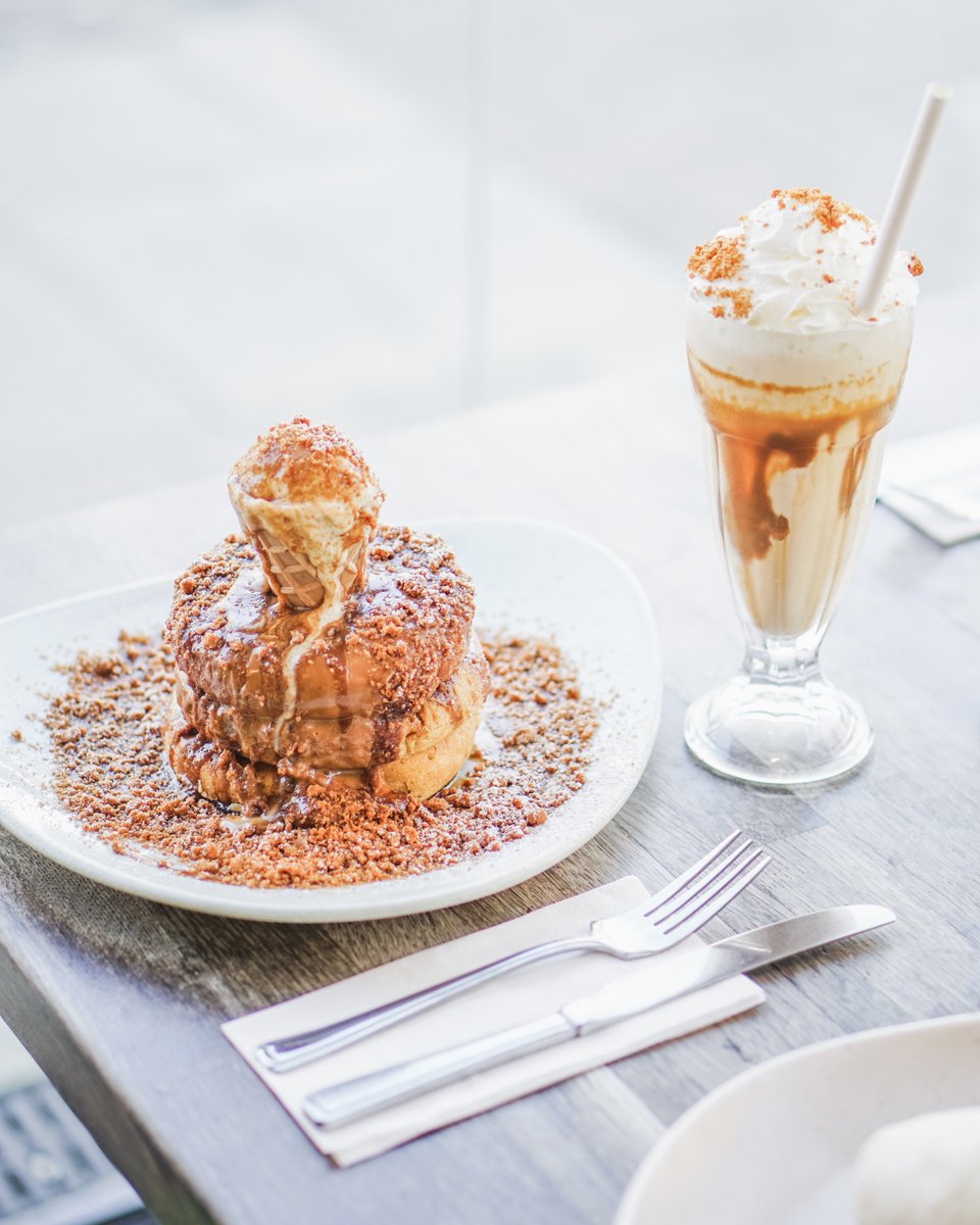 You can never have enough Biscoff...  🤤 

Biscoff Pancakes and a Biscoff Shake!