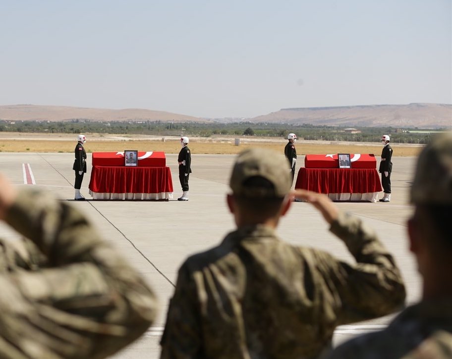 MehmetArdic_'s tweet photo. Ölüp de ölmeyene, ölüm cana minnettir. Ey hak için can veren, ölümün ne nimettir. 🇹🇷 https://t.co/yUKU15XgU7