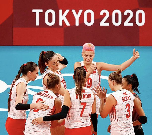 Tebrikler  #FileninSultanları
Çok iyi oyun, çok iyi skor.. 

 1. Set | Çin 21-25 Türkiye
 2. Set | Çin 14-25 Türkiye
 3. Set | Çin 14-25 Türkiye

#Tokyo2020 
#OlimpiyatOyunları