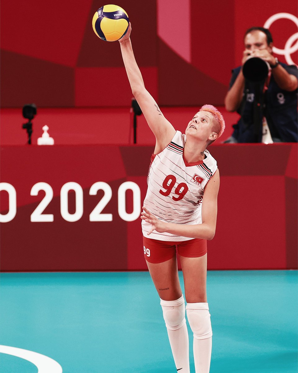 Kokrak uchlari orqaga tortilgan fotosuratlar Kokrak uchlari orqaga tortilgan fotosuratlar