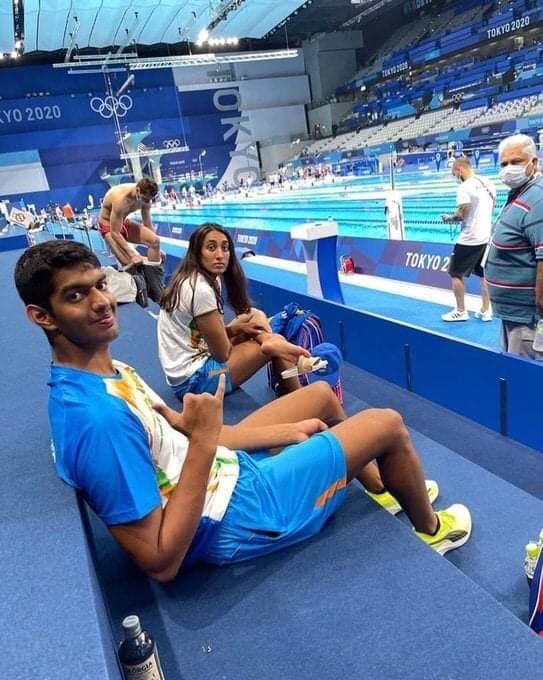 Darshansmbjp's tweet image. #Tokyo2020ಯಲ್ಲಿ ಇಂದು ಸಂಜೆ 4:26ಕ್ಕೆ ಪುರುಷರ ಈಜು - 100 ಮೀ. ಬ್ಯಾಕ್‌ಸ್ಟ್ರೋಕ್ ಹೀಟ್ಸ್ ವಿಭಾಗದಲ್ಲಿ ನಮ್ಮ ಕರ್ನಾಟಕದ ಮಲ್ಲೇಶ್ವರದ ಹುಡುಗ ಶ್ರೀಹರಿ ನಟರಾಜ್ ಸ್ಪರ್ಧಿಸುತ್ತಿದ್ದಾರೆ.
ಅವರ ಗೆಲುವಿಗಾಗಿ ಶುಭ ಹಾರೈಸೋಣ..
@WeAreTeamIndia 
@srihari3529 

#Swimming 
#backstroker 
#Cheer4India 🇮🇳🇮🇳🇮🇳