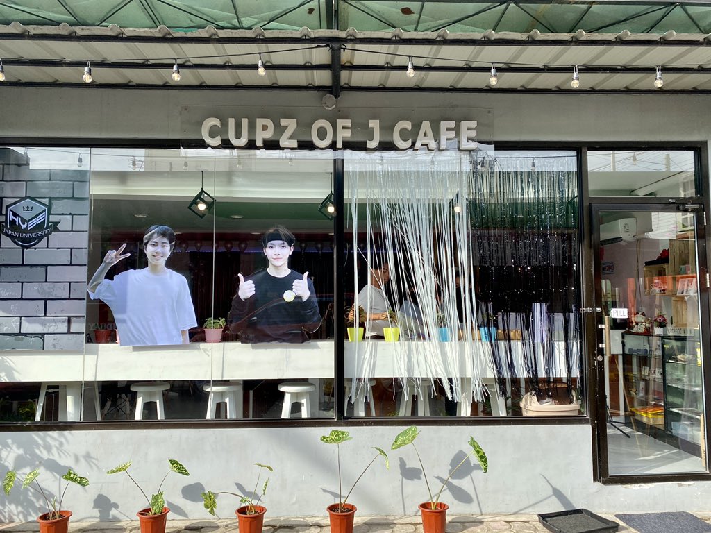 K1NGKEI's tweet photo. Dropped by at TakiNicho’s Cupsleeve Event here @CupzofJCafe today 🤍 so cute lowkey wanna get the posters lol for those who lives in Davao the display ends until July 27,2021 🥰
#HYBEJP_TAKI 
#HYBEJP_NICHOLAS 
#HYBEJP_BOYS https://t.co/M3gLVACC7h