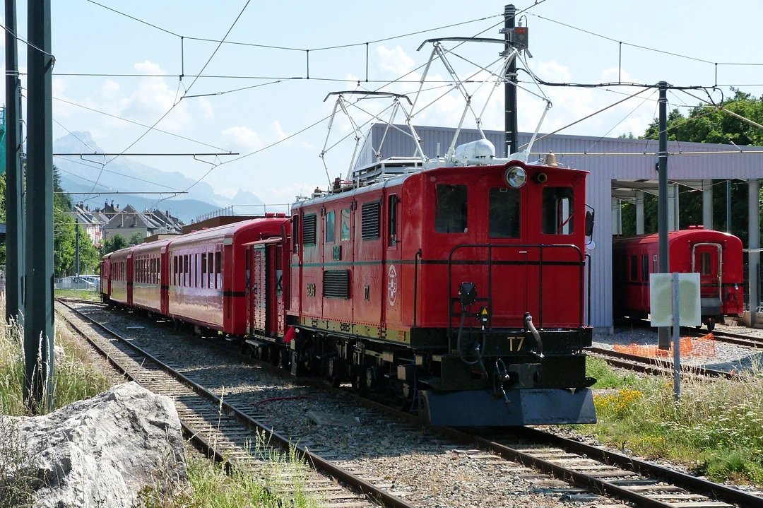 Ambiances et retournement de la divine T7 ANF-Sécheron du #PetitTrainDeLaMure, en gare de La Mure.
#LePetitTrainDeLaMure
@EdeisOfficiel 
#TrainTouristique #matheysinetourisme #MonIsere