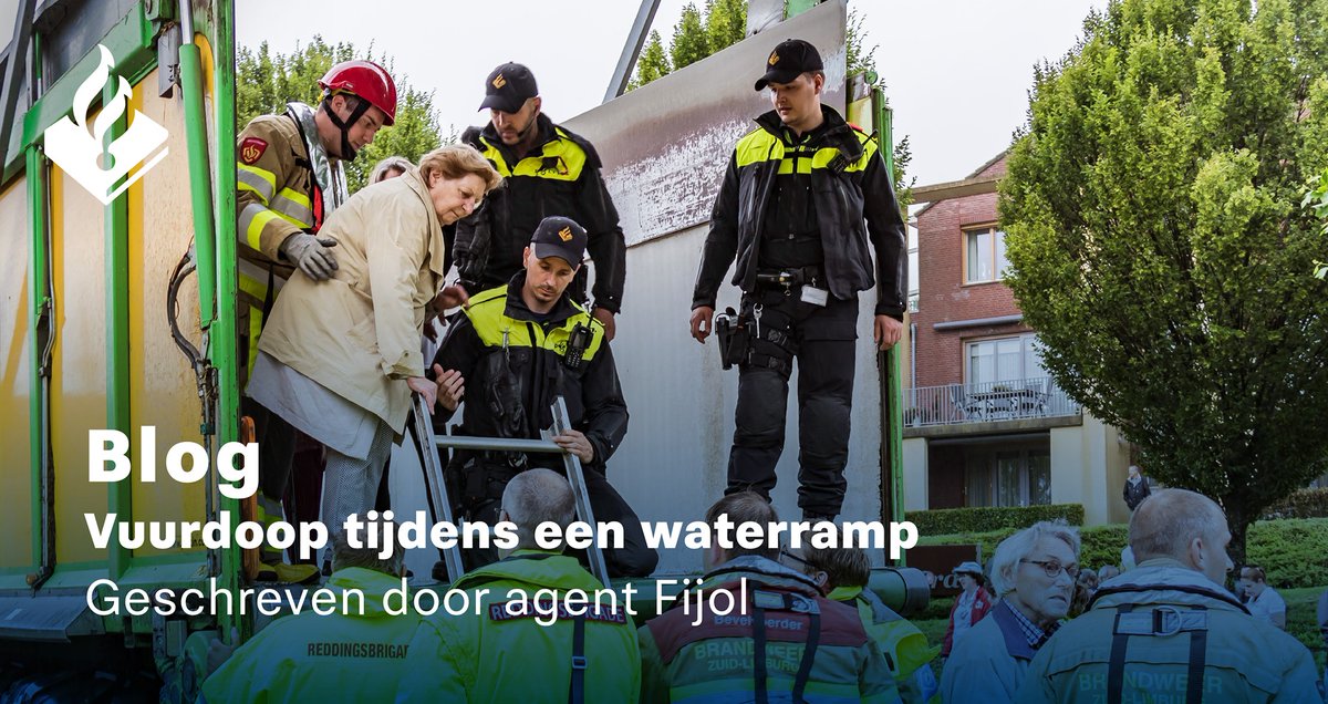 Politieblog:'Vuurdoop tijdens een waterramp'"Even later staat mijn opvolger klaar.