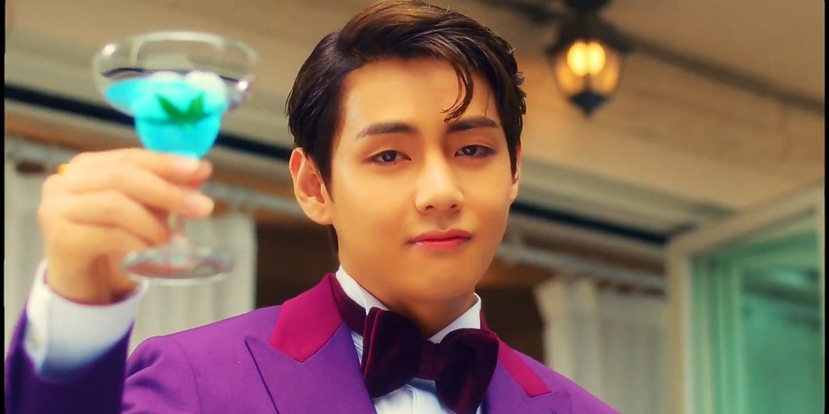 UpdatesforBTS's tweet photo. Taehyung's cameo in Peakboy's Gyopo Hairstyle Music video.

He looks so fine. https://t.co/QPFT8gGStA