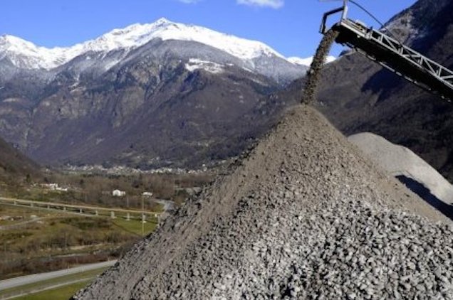 PoliticaNuovaOn's tweet photo. "Ciò che chiediamo è di #riutilizzare le #materieprime delle infrastrutture giunte al termine della loro esistenza: gli #edifici da #demolire rappresentano un insieme di materie prime fondamentali per un’#ediliziasostenibile." L'opinione di @LeaFerrari91: https://t.co/4SvP04chBb https://t.co/o9ZGLDgjjZ