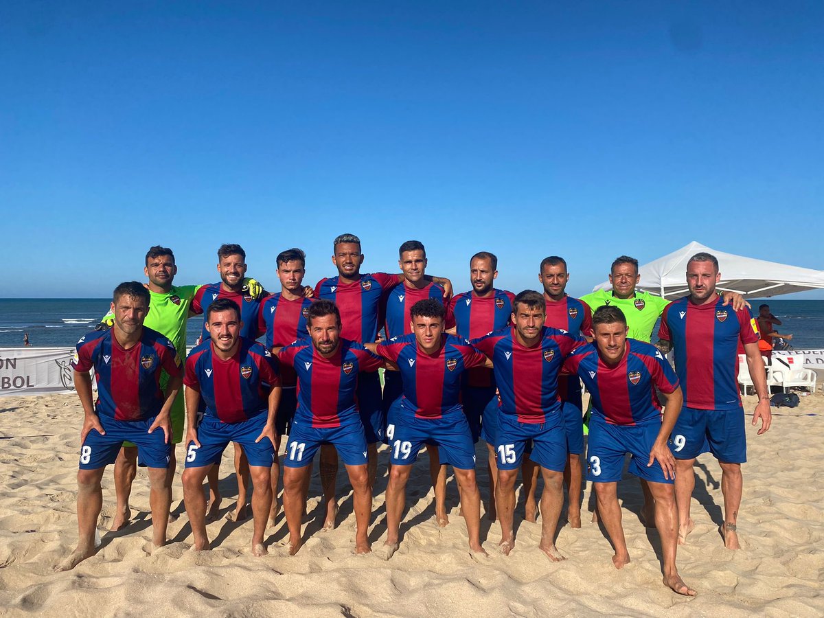 🚀Finalizamos como 3º en la clasificación lo que nos da el billete para la próxima Eurowiner 

🔵🔴¡VAMOS #LevanteUDFP! 

🐸Orgullosos de vosotros🐸 

#OrgullGranota