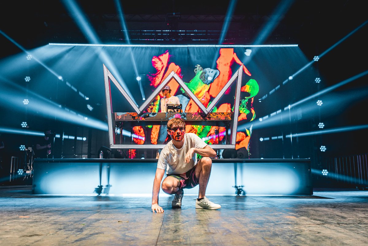 RelentlessBeats's tweet photo. Tonight we experienced pure Euphoria with a sold out @louisthechild show 👑 Thank you for an epic wrap to our summer series, Arizona!!!! 📸 @luisdcolato https://t.co/RGAhQRwnBA