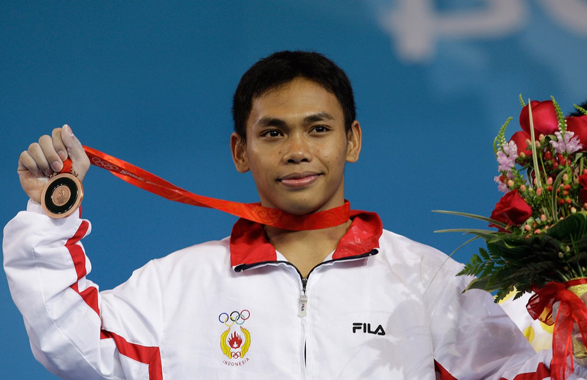 🥈 #Tokyo2020
🥈 Rio de Janeiro 2016
🥉 London 2012
🥉 Beijing 2008

Four #OlympicGames 
Four Medals
One Legend

Eko Yuli Irawan #INA
Indonesian with MOST Olympic medals!

13 years since his first Olympic, he has just won another medal!

Congratulations pak Eko!

#Weightlifting
