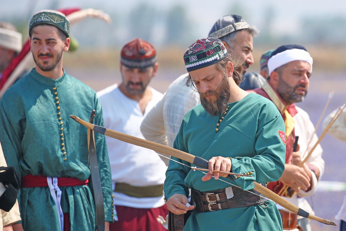OkcularVakfi's tweet photo. 📸Balıkesir'de düzenlenen Karesi Bey Hava Koşusu başladı. 🏹

#OVSK💪🏻 | @tgtofed https://t.co/7ybChIVa6Q