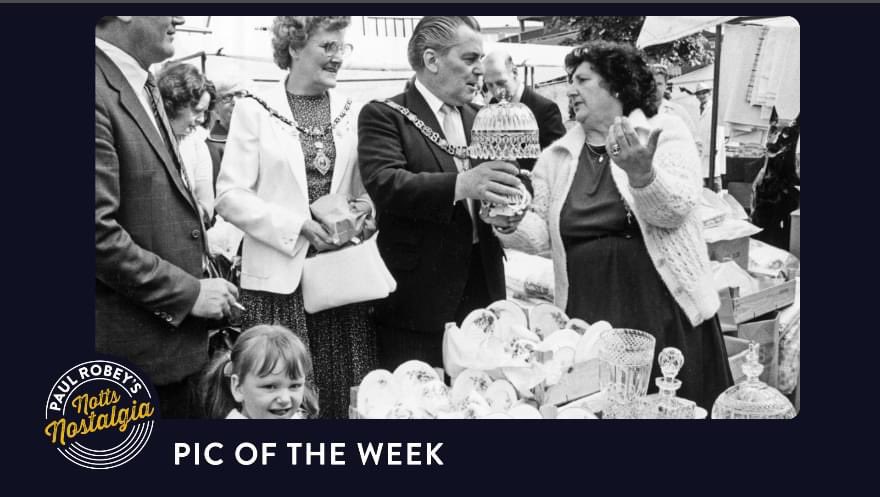 Paulrobey's tweet photo. Goodness, what a lovely lamp! 

What else can you tell me about this photo from our Golden Year? Any idea when and where it was taken?? Do you recognise anyone?

Notts Nostalgia #itsanoutrage  @Notts_TV Sunday 12-2pm. Thanks to our sponsors @NottinghamOn https://t.co/nTs0IuGXhi