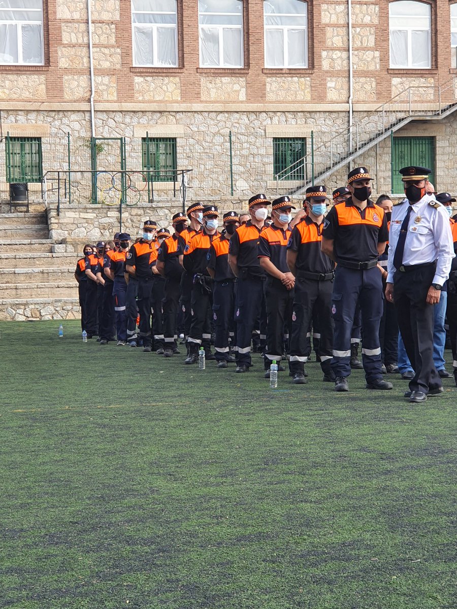 Alcobendas_Poli's tweet photo. Hoy entrega de diplomas a los nuevos voluntarios de @ALCBDS_Prote que han terminado su formación el Instituto de Formación Integral en Seguridad y emergencias de la @ComunidadMadrid. 22 nuevos voluntarios para nuestra agrupación. BIENVENIDOS Y GRACIAS 👏👏👏👏 https://t.co/ulIeh1TwG3