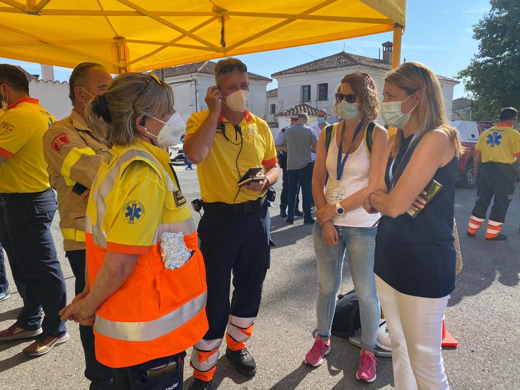 icscatcentral's tweet photo. El servei d'#Atenció Primària de l'Anoia també fa costat al personal d'emergència que lluita contra l'incendi #IFSantaColomaQueralt @bomberscat @emergenciescat @salutcat https://t.co/rjnvg7uX26