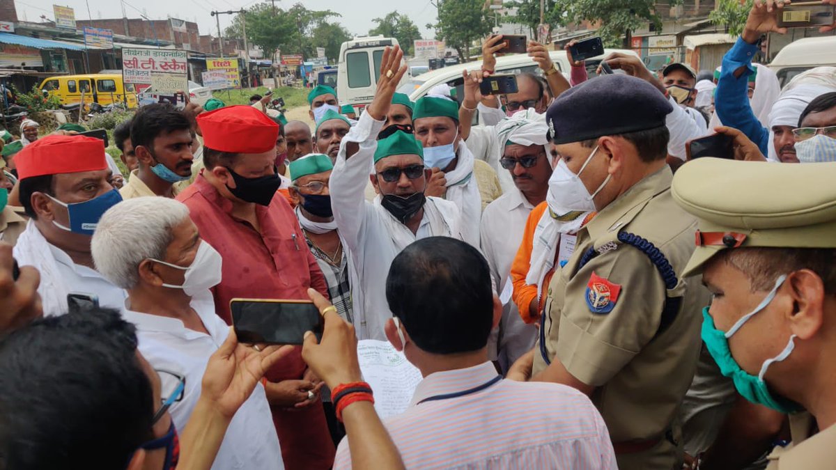 jairampandey312's tweet photo. BJP सरकार में सबसे ज्यादा ब्राह्मण समाज पे अत्याचार करने का प्रयास कहीं हुआ है तो मेंहदावल में। बीते शाम को किसान यूनियन के जिला उपाध्यक्ष श्री लक्ष्मण पाण्डेय की हत्या हुई, परिजनों का कहना है पुलिस फोन तक नहीं उठाई, बड़े दबाव के बाद आज शव मिला। https://t.co/mza8lU17mG