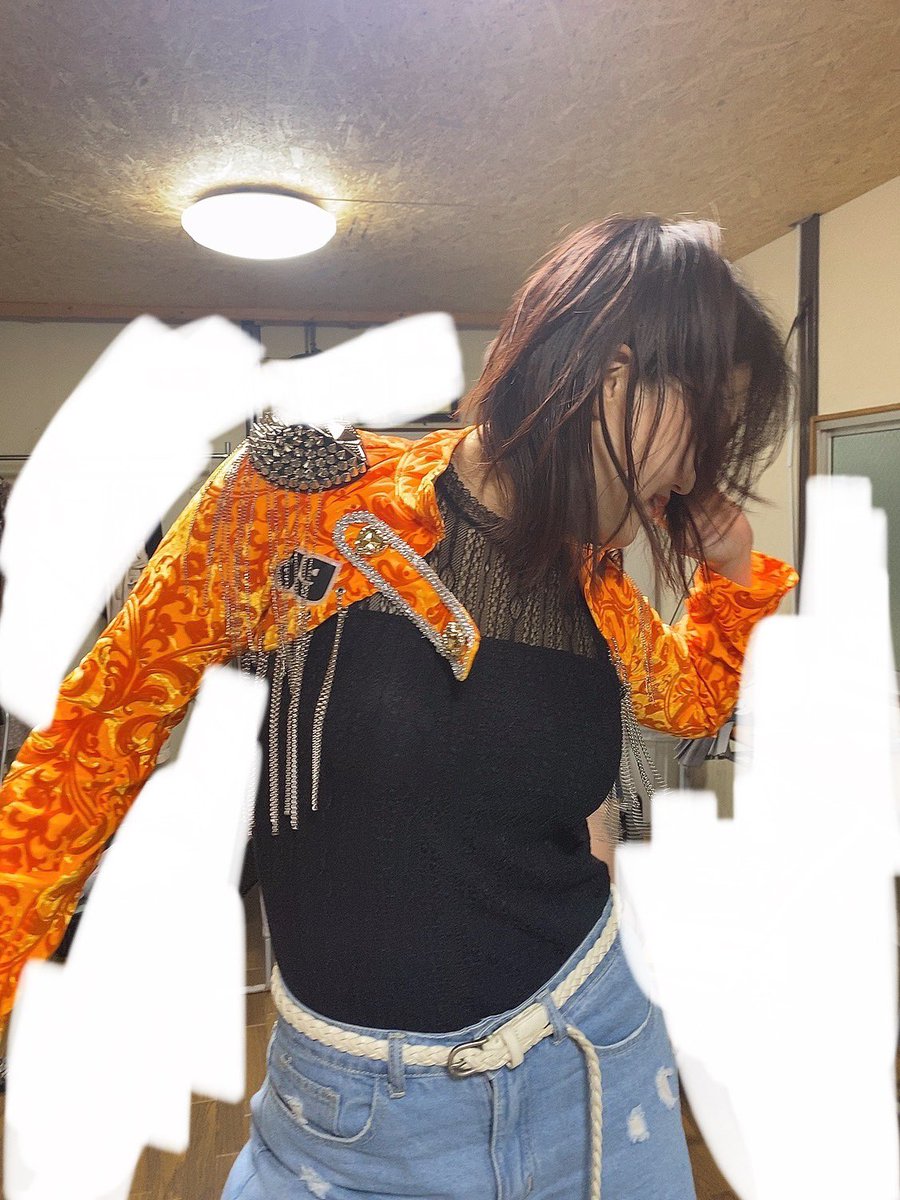 小橋マリカ こばまり S Tweet 試合終わり楽屋に同期が現れた 負けやがって着てやる まじやめて ほんと破れる 絶対着るぅ チャンピオンも現れた 私なら絶対普通に着れる いやいやまじ破れる 肩幅考えて パツパツの