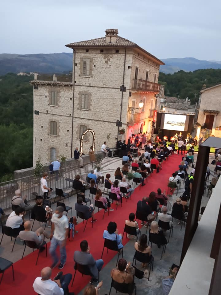 Il XXIV premio nazionale di #letteratura naturalistica Parco #Majella, per la sezione saggistica, è stato assegnato a #PianteInsetti
Gli autori: "una bellissima frase ci ha colpito durante la cerimonia: "ciò che si conosce, si ama; quello che si ama, si rispetta"
#libri #natura