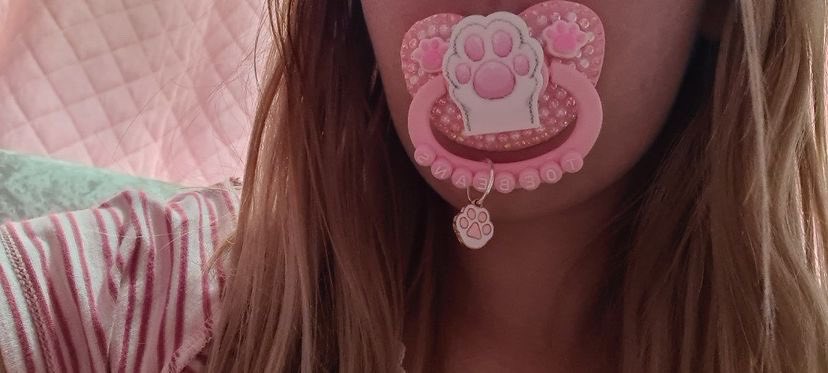 liladventuresco's tweet photo. Our Toe bean paci found its forever home with a lovely returning customer of ours. Fancy a remake? Simply pop us a DM here or via our insta! #ddlgcommunity #kittenplaycommunity #abdl #adultpacifier #bdsm #ddlgshop https://t.co/7xgq8jsWcB