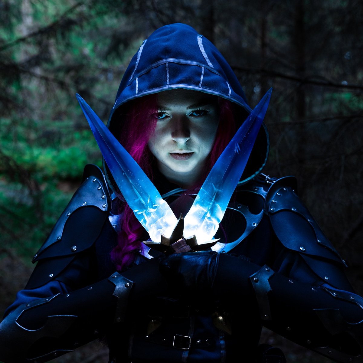 TheNerdforge's tweet image. New video out! 👀 Finally we&apos;ve made some weapons to match the armor! Check out how we made these resin daggers, link in comments! ✨