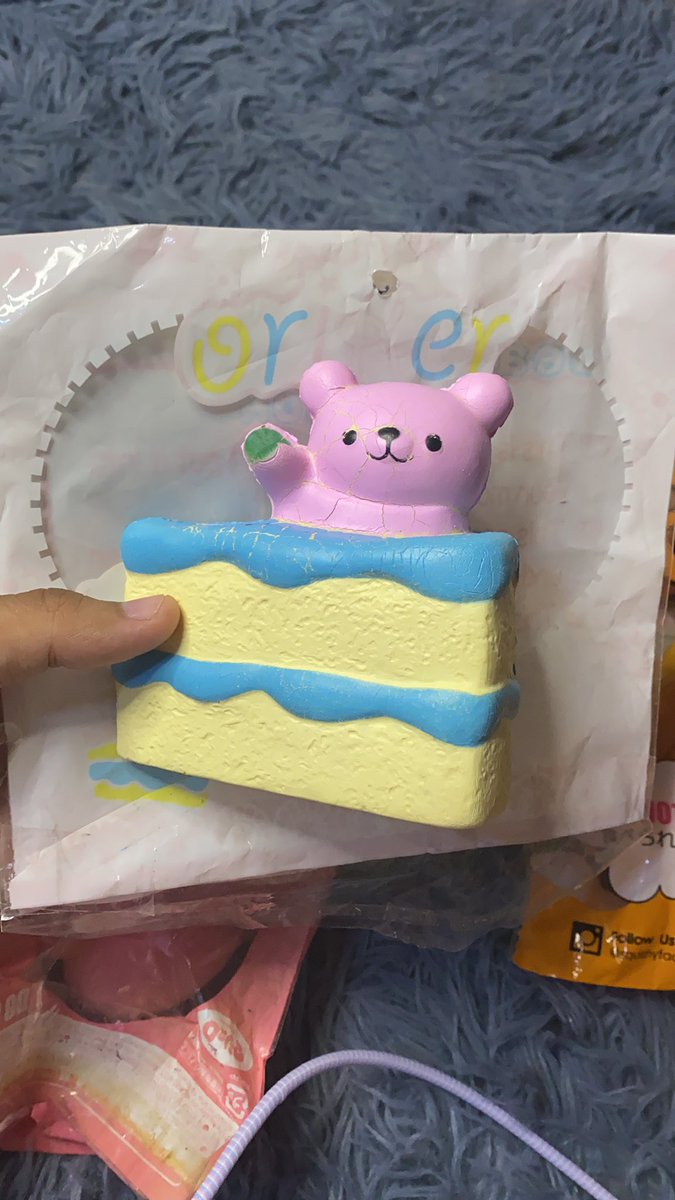 Pwnms3's tweet photo. 80 บาท ตำหนิเยอะหน่อย แต่กลิ่นหอมมาก

ซื้อมาเล่นเองเฉยๆงับ💖
#สกุชชี่ #สกุชชี่มือสอง #สกุชชี่แรร์ #สกุชชี่ราคาถูก #สกุชชี่ปล่อย #ปล่อยสกุชชี่ #โล๊ะสกุชชี่ #ตลาดนัด���กุชชี่ #สกุชชี่เเท้ #สกุชชี่มือ1 #สกุชชี่มือหนึ่ง #ส่งต่อสกุชชี่ #squishy https://t.co/zpp0JB5VIB