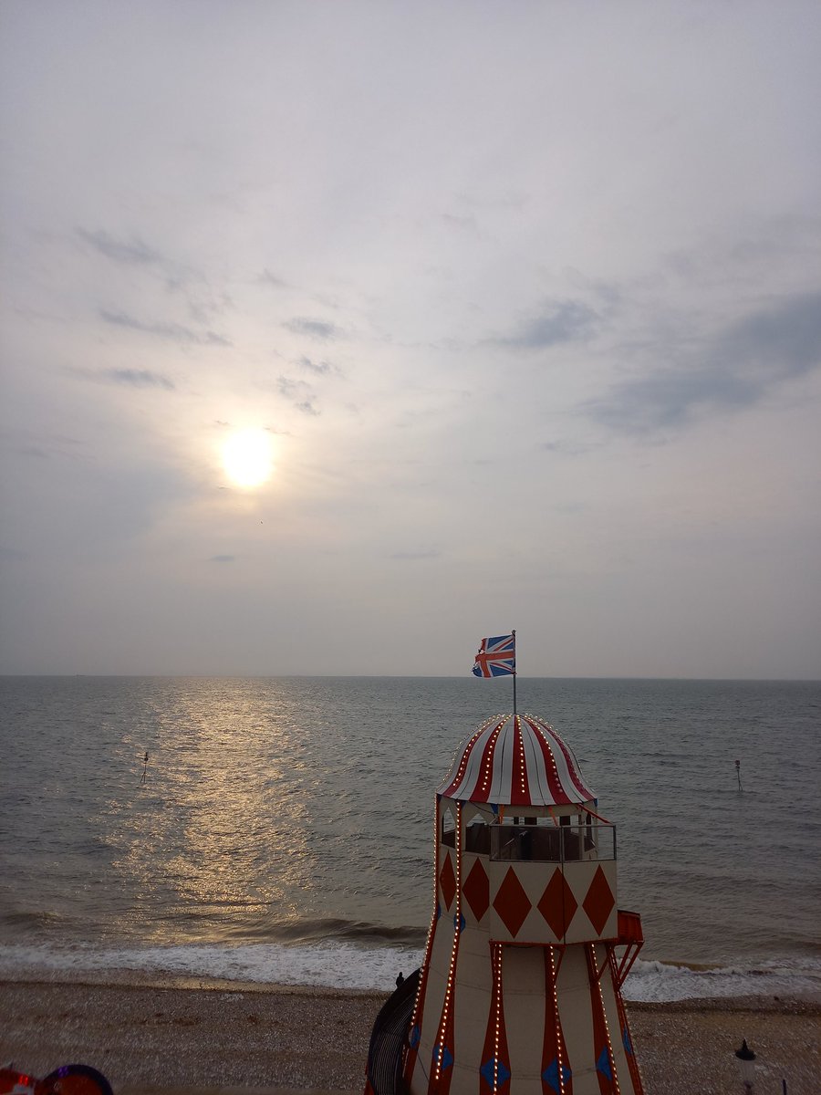 ForestLifeMan's tweet image. Sunset by the ocean ❤🤍❤🤍