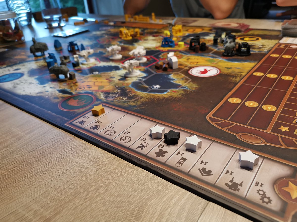 D0ELLNER's tweet image. Gestern Bekannten ein paar neue Spiele beigebracht. Kam alles sehr gut an. Die neuen Charaktere für #Klong machen richtig Spaß #QuizClub ist ein neues Spiel von @FuntailsSpiele mit kooperativ und konfrontativen Runden und coolen Fragen