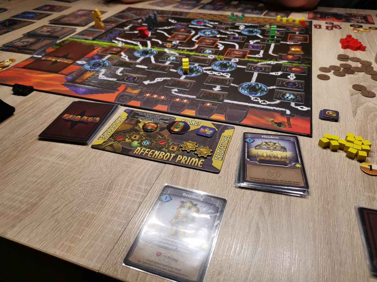 D0ELLNER's tweet image. Gestern Bekannten ein paar neue Spiele beigebracht. Kam alles sehr gut an. Die neuen Charaktere für #Klong machen richtig Spaß #QuizClub ist ein neues Spiel von @FuntailsSpiele mit kooperativ und konfrontativen Runden und coolen Fragen