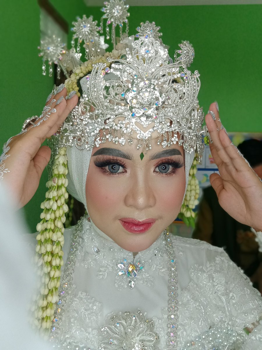 sylvannyyf's tweet photo. @ohmybeautybank cita2 nikah pake siger, akhirnya kesampaian juga. https://t.co/GV7qQcDipz