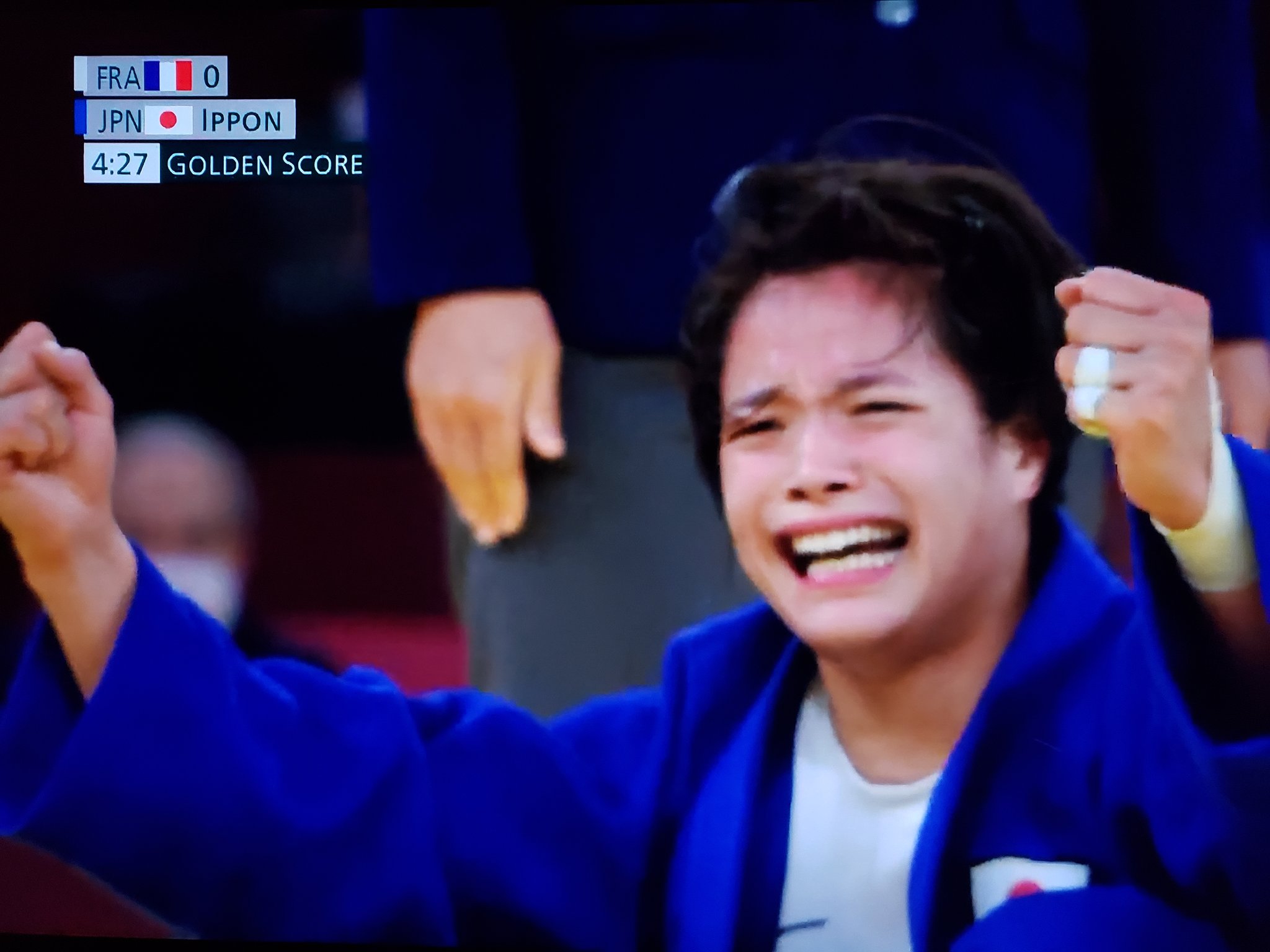メガネの小池 東京五輪 柔道女子52kg級の決勝で阿部詩 21 選手が 仏のブシャールを延長4分27秒 押さえ込み一本勝ち で見事な金メダル 嬉し泣きする姿も可愛いね T Co Uglnkh9miz Twitter