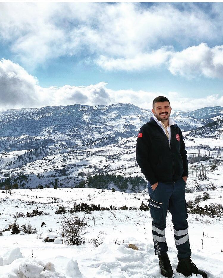 #UFUK ‘ta doğan güneş iken 
#KARATAŞLI bir mezara koyulanlar
#canakoşarkencanındanolanlar
Ambulans kazasında hayatını kaybeden meslektaşımız 
#UfukKARATAŞLI  görev şehididir.
Görevi başında hayatını kaybeden tüm sağlıkçılar  görev şehidi sayılmalıdır. 
<a href="/drfahrettinkoca/">Dr. Fahrettin Koca</a> <a href="/tcbestepe/">T.C. Cumhurbaşkanlığı</a>