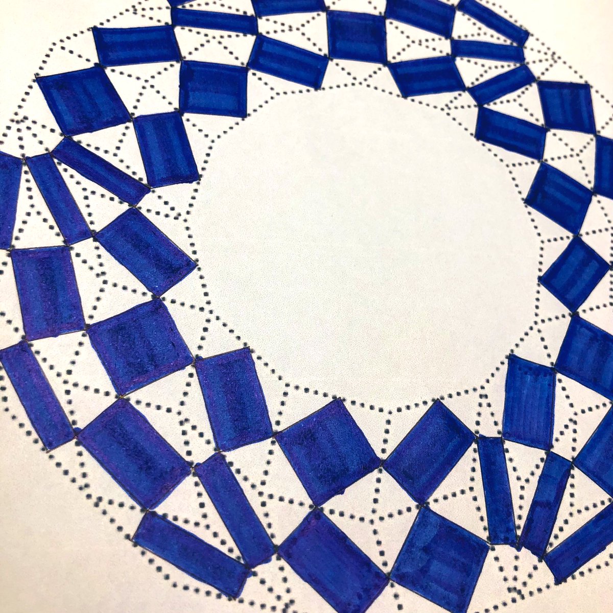 ট ইট র 北野高校写真部 東京オリンピック開幕 ということで どうしても五輪感のある写真を投稿したかった本日担当者はステイホームでオリンピックのエンブレムを描きました ひし形の各辺の中点をとって繋げます 3種類のひし形の高さは2 3 1だそうです