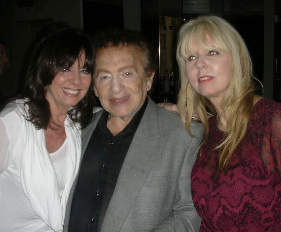 vickimichelle's tweet image. So sad to hear about the passing of The Brilliant Comedian Jackie Mason. Great memory meeting him With the lovely Dr  Maria Kempinska MBE  #RIPJackieMason #Iconic @mariakempinska #Jongleurs
