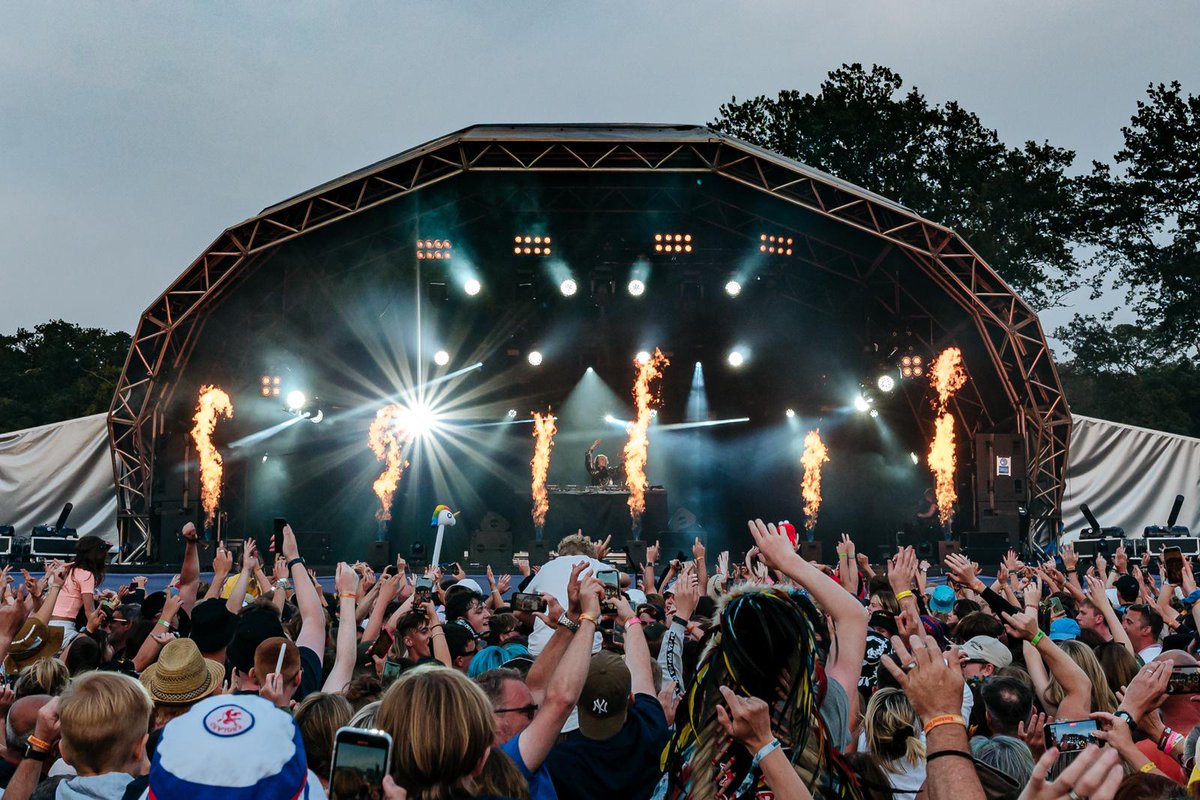 Carfestevent's tweet image. Lights, Fire, Action! The performances on our Main Stage have been absolutely incredible! The artists &amp;amp; bands have brought their A game this weekend and have absolutely taken our breath away 😍We are looking forward to what tonight has in store… 🌟