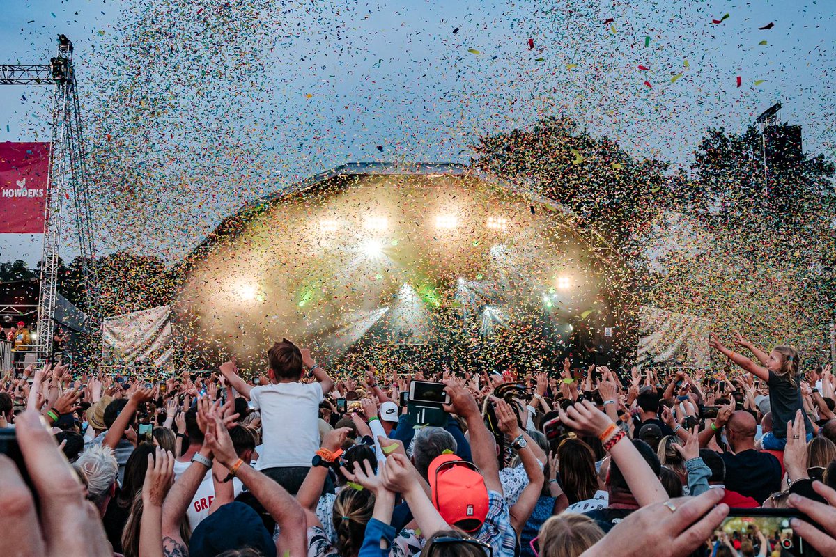 Carfestevent's tweet image. Lights, Fire, Action! The performances on our Main Stage have been absolutely incredible! The artists &amp;amp; bands have brought their A game this weekend and have absolutely taken our breath away 😍We are looking forward to what tonight has in store… 🌟