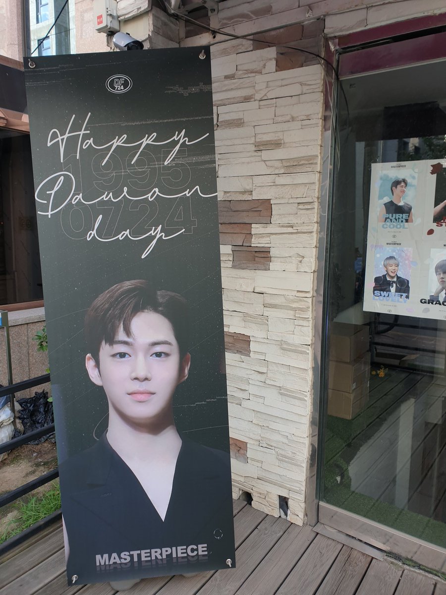everlight_1123's tweet photo. 일 끝내고 부랴부랴 달려간 유일한 당카! 사진도 정말 예쁘고 특전들도 너어어어무 예뻐요! 욕심 내려놓고 봐도 다 예쁜ㅠ 다어니 위해서 정말 공들여 준비하신 것 같아 저도 덩달아 마음이 몽글몽글🥺💛 예쁜 당카 준비해주셔서 감사해요(ღ'ᴗ'ღ) 
#모든장면의_다원이와_함께해
#The_Best_Masterpiece https://t.co/xsX5InswoQ