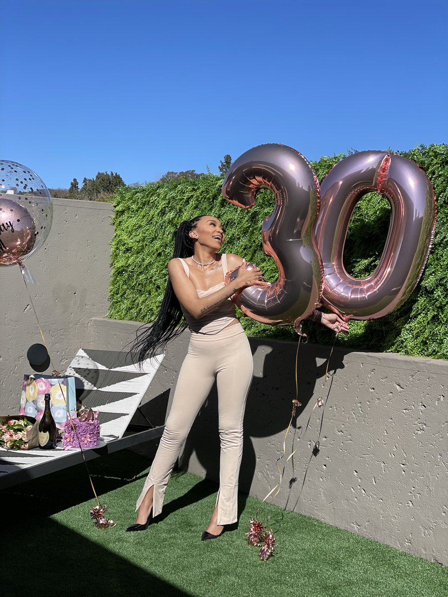 Kim_dupont's tweet image. Dirty30🥂