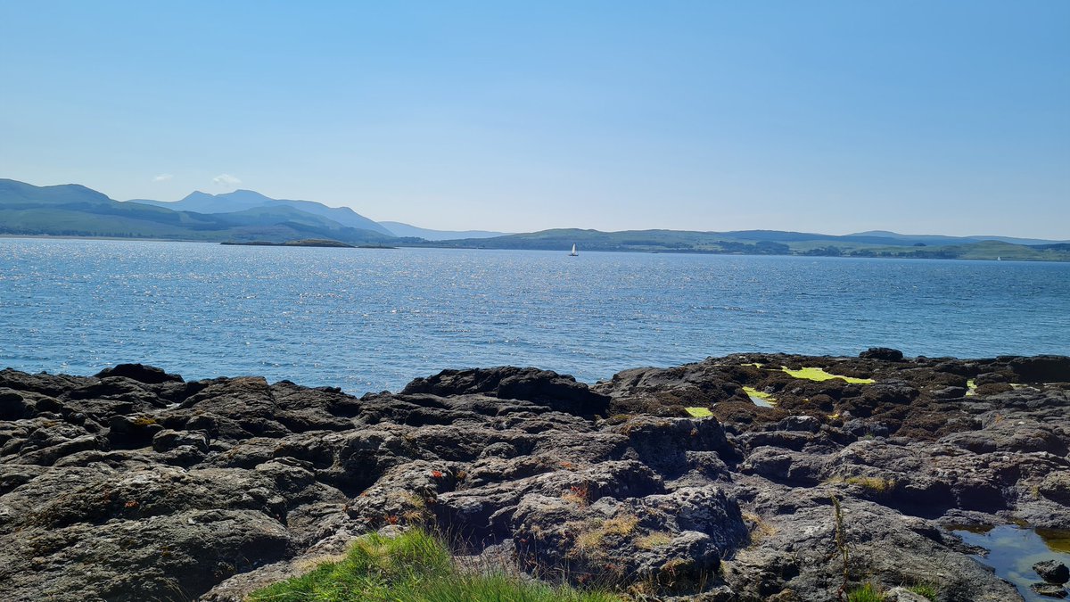 Happiest_Gurl's tweet photo. We do live in a stunningly beautiful country. Could be doing with a few degrees less heat #Imbaking https://t.co/zQj3BWz9oB