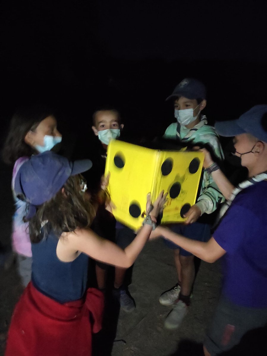 Hoy ha sido día de padres.. ¡sin padres! Así que nos hemos ido todos juntos a nuestro propio Micropolix. También hemos tenido formación de promesas, dando la bienvenida a nuevos scouts: gsorion.wixsite.com/librodecampame… #gsorion #scouts #campamentodeverano