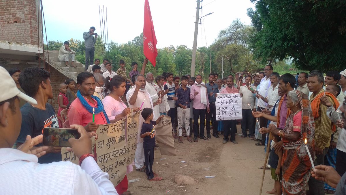 cpiml_jharkhand's tweet photo. अपनों के याद में कोरोना में खोए लोगों को भाकपा माले और आइसा ने माड़न palamu में दिया श्रद्धांजलि। जनअधिकारों के मुखर आवाज़ फादर स्टेन स्वामी और पुलिस द्वारा किया गया हत्या ब्रह्मदेव सिंह को एक मिनट का मौन रखकर श्रद्धांजलि दिया।
#Apnokiyaad 
#counteverydeath https://t.co/iQGBtOVRpP