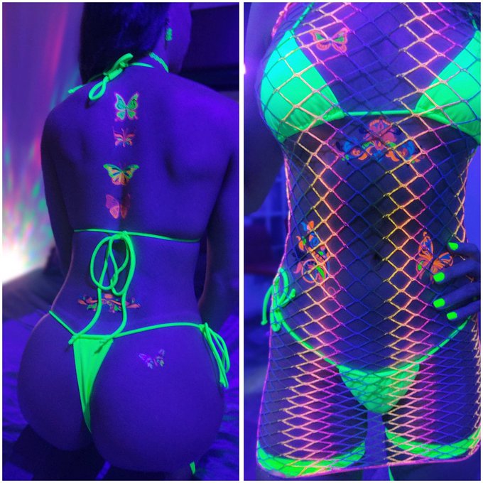 🦋 Front or back? 🦋
#neon #blacklight #synthwave #tattoo #fit #fitgirl #swingers #style #hotwife #onlyfans